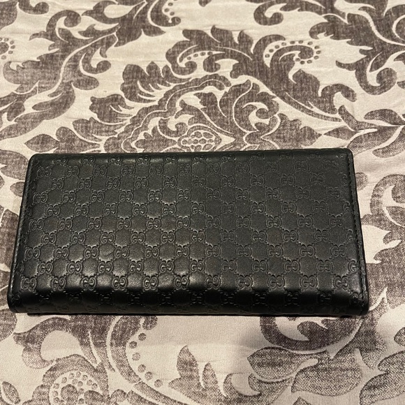 Black Gucci wallet on a chain - Picture 2 of 10